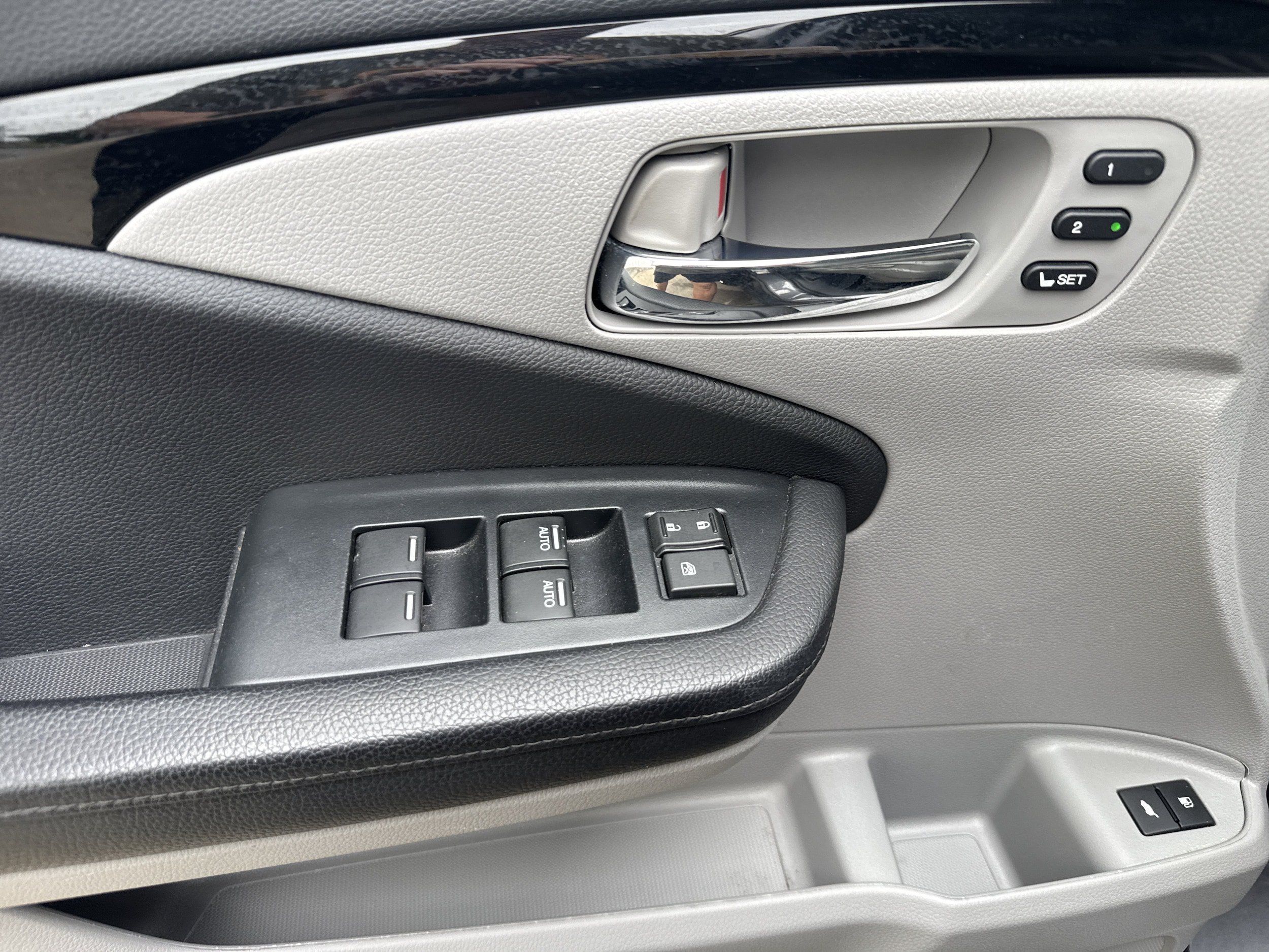 Used 2021 Honda Pilot Touring image 11