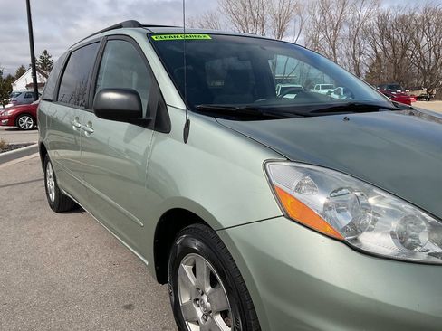 Used 2010 Toyota Sienna LE image 11