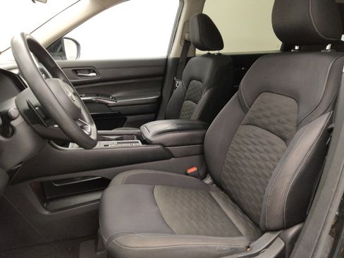 Used 2022 Nissan Pathfinder S FWD image 17