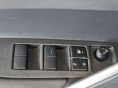 Used 2023 Toyota Corolla Cross XLE w/ Convenience Package AWD/4WD image 33