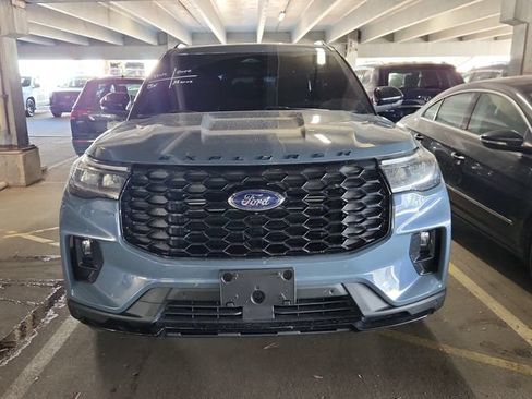 Used 2026 Ford Explorer ST-Line w/ ST-Line Street Pack AWD/4WD image 2