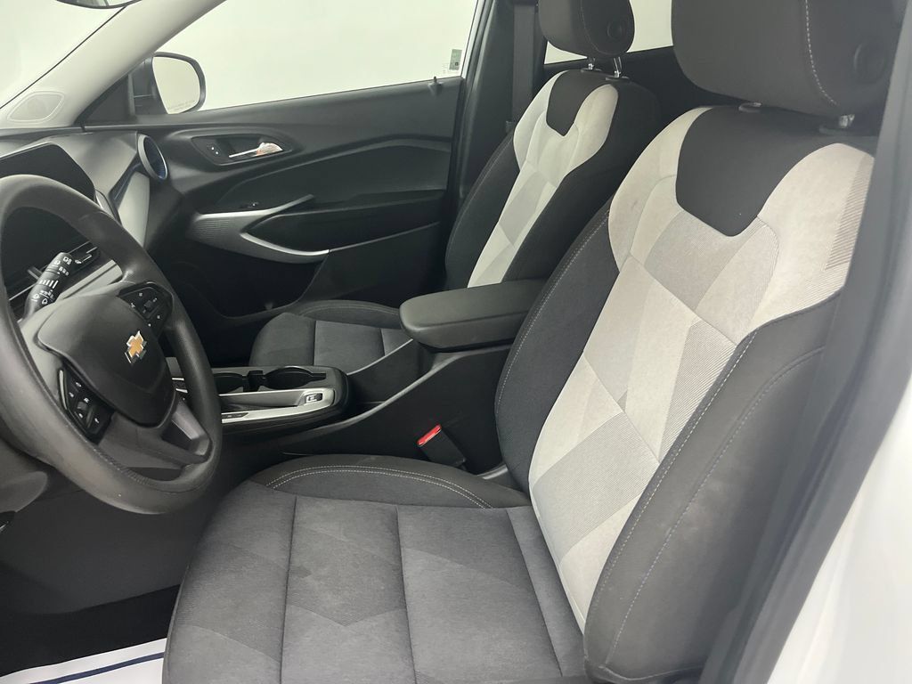 Used 2025 Chevrolet Trax LS FWD image 12