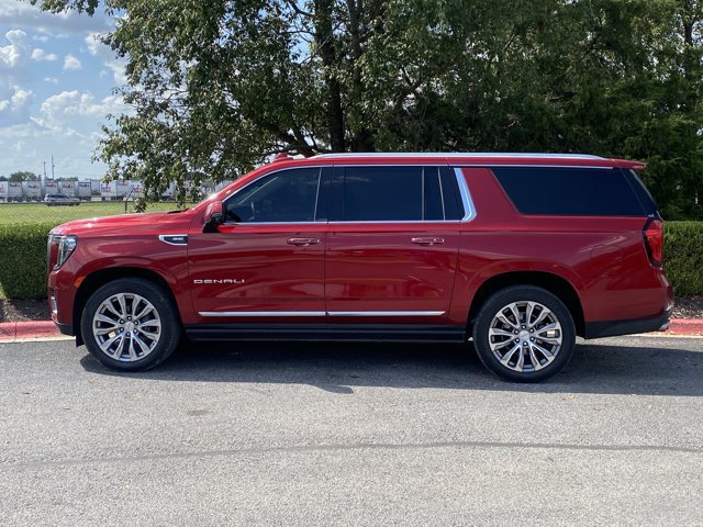 Used 2024 GMC Yukon XL Denali AWD/4WD image 10