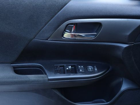 Used 2013 Honda Accord LX image 24