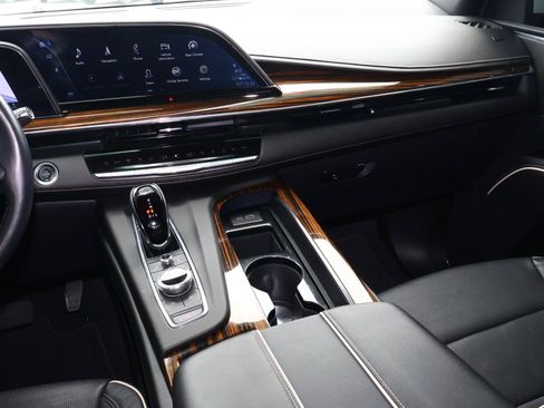 Certified 2024 Cadillac Escalade ESV Premium Luxury RWD image 17