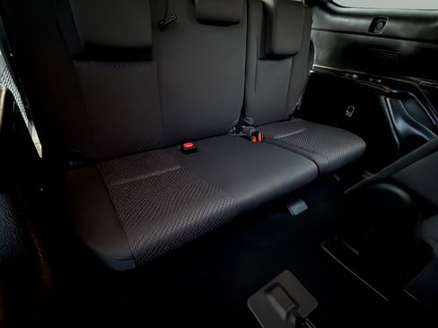 Used 2019 Toyota Highlander LE image 37