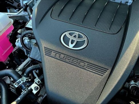 Used 2023 Toyota Highlander LE FWD image 30
