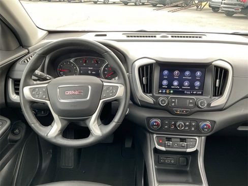Used 2024 GMC Terrain SLT image 17