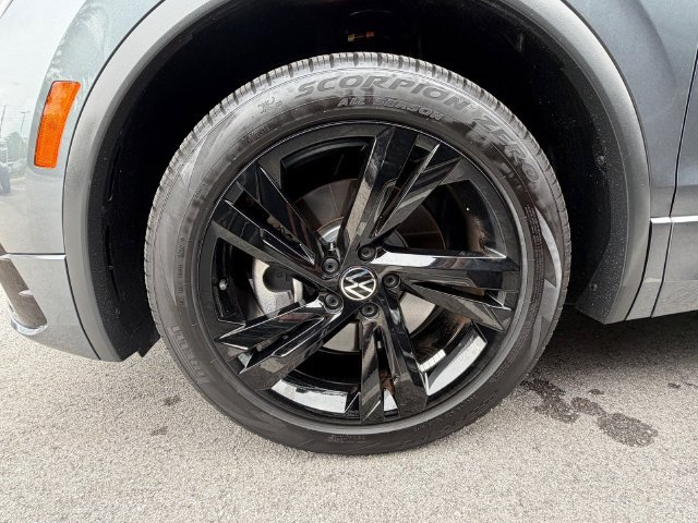Used 2024 Volkswagen Tiguan SE R-Line FWD image 9