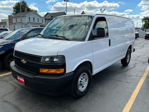 Used 2019 Chevrolet Express 3500 w/ Driver Convenience Package image 5