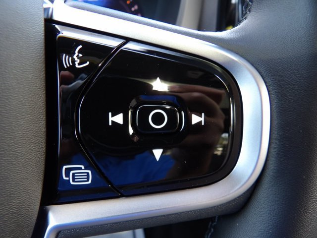 Certified 2026 Volvo XC60 B5 Plus AWD/4WD image 21