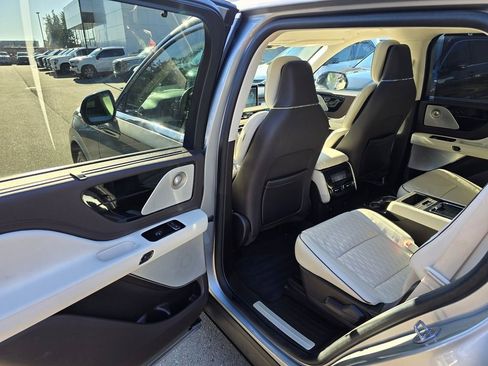 Used 2023 Lincoln Aviator Black Label w/ Dynamic Handling Package image 49