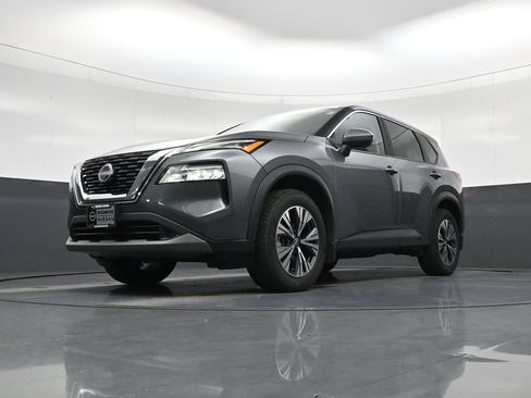 Used 2023 Nissan Rogue SV FWD image 18