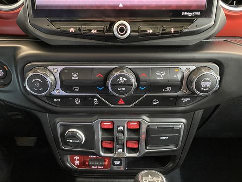 Used 2018 Jeep Wrangler Unlimited Rubicon image 9