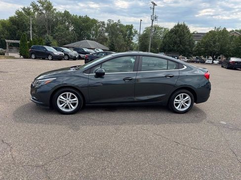 Used 2018 Chevrolet Cruze LT w/ Convenience Package FWD image 9