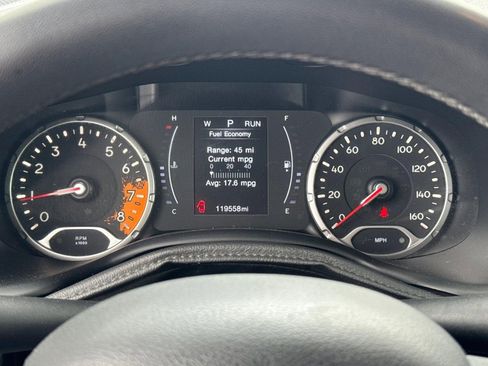 Used 2018 Jeep Renegade Latitude FWD image 19