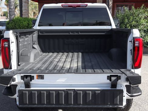 Used 2025 GMC Sierra 2500 Denali w/ Denali Reserve Package AWD/4WD image 9