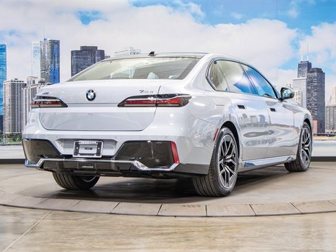 Used 2025 BMW 740i xDrive image 8