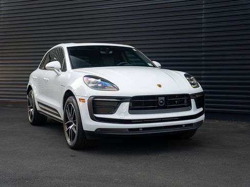 Certified 2025 Porsche Macan image 26