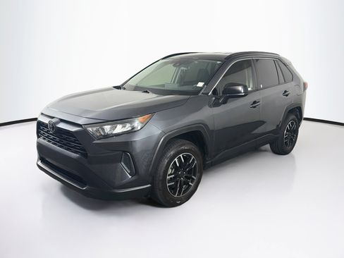 Used 2019 Toyota RAV4 LE FWD image 3