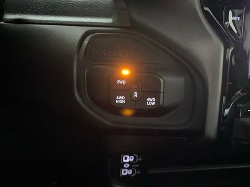 Used 2025 RAM 2500 Big Horn AWD/4WD image 40
