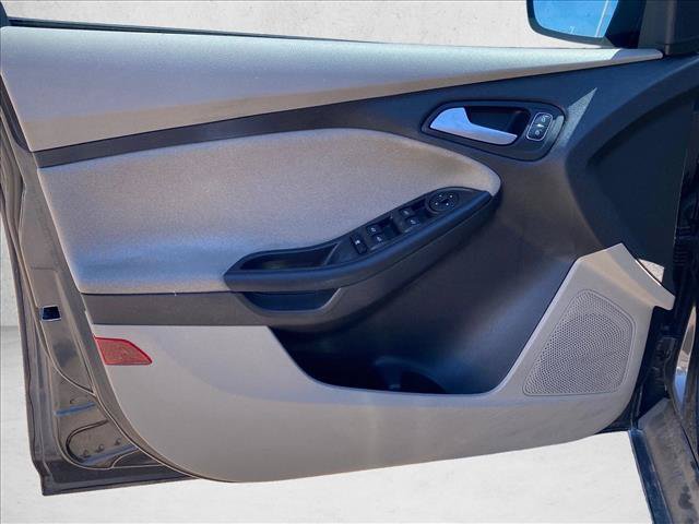 Used 2017 Ford Focus SE FWD image 6