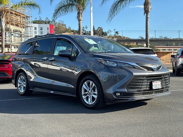 New 2025 Toyota Sienna XLE w/ XLE Plus Package AWD/4WD image 4