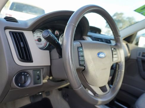 Used 2009 Ford Focus SE image 12