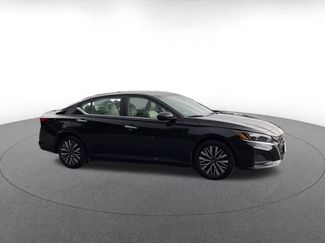 Used 2025 Nissan Altima 2.5 SV FWD video 2