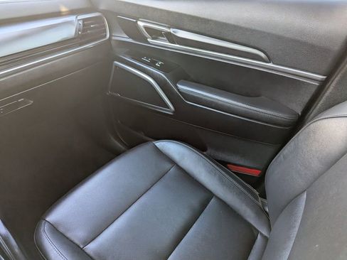 Used 2023 Kia Telluride LX image 11