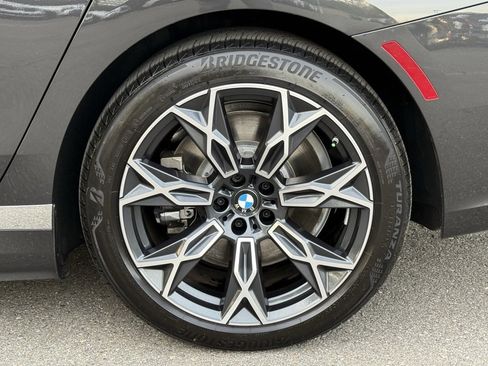 Used 2025 BMW i7 eDrive50 image 17