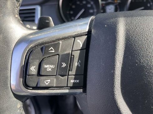 Used 2018 Land Rover Discovery Sport SE image 31