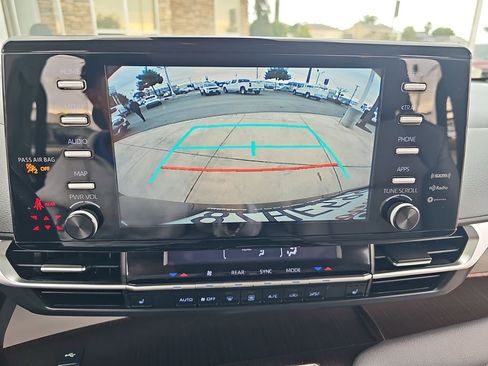 Used 2022 Toyota Sienna XLE image 24