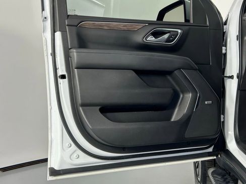 Used 2022 Chevrolet Suburban Z71 image 34