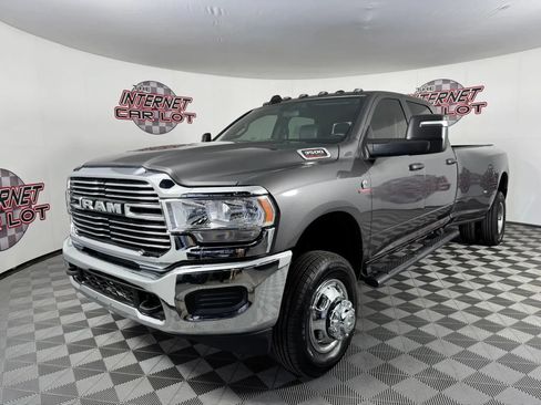 Used 2024 RAM 3500 Tradesman w/ Chrome Appearance Group AWD/4WD image 3