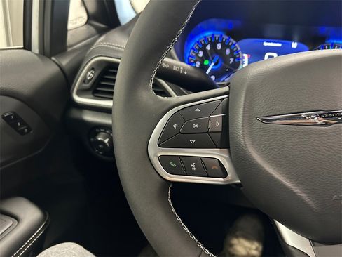 New 2026 Chrysler Pacifica Select image 18