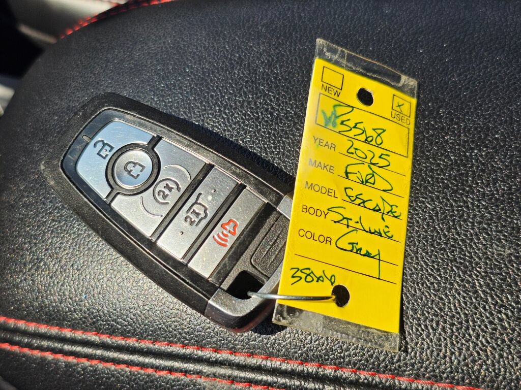 Used 2025 Ford Escape ST-Line Select AWD/4WD image 32