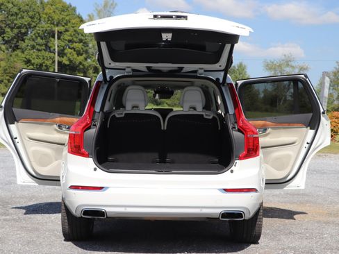 Used 2018 Volvo XC90 T6 Inscription w/ Luxury Package image 5