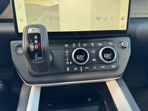 New 2026 Land Rover Defender 110 X-Dynamic SE image 13