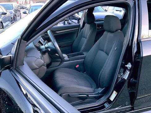 Used 2018 Honda Civic Sport image 8