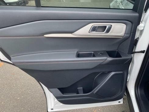 New 2026 Ford Explorer Active w/ Active Comfort Package RWD image 9