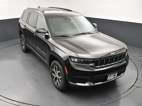 Used 2025 Jeep Grand Cherokee L Limited AWD/4WD image 13