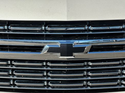 Used 2023 Chevrolet Suburban Premier image 41