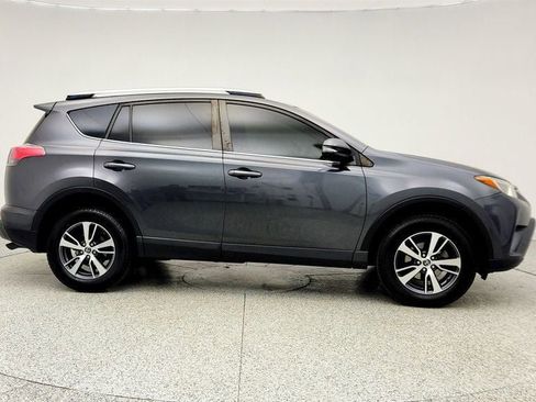 Used 2018 Toyota RAV4 XLE image 4