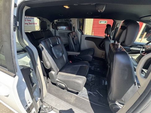 Used 2019 Dodge Grand Caravan SXT FWD image 30