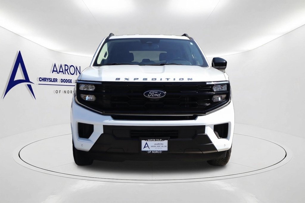 Used 2025 Ford Expedition Active AWD/4WD image 2