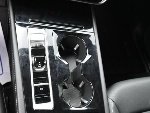 Used 2024 Volkswagen Atlas SE FWD image 30