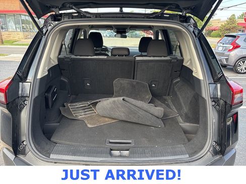 Certified 2023 Nissan Rogue SV image 12