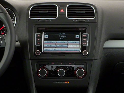 Used 2010 Volkswagen Golf 2-Door FWD image 11