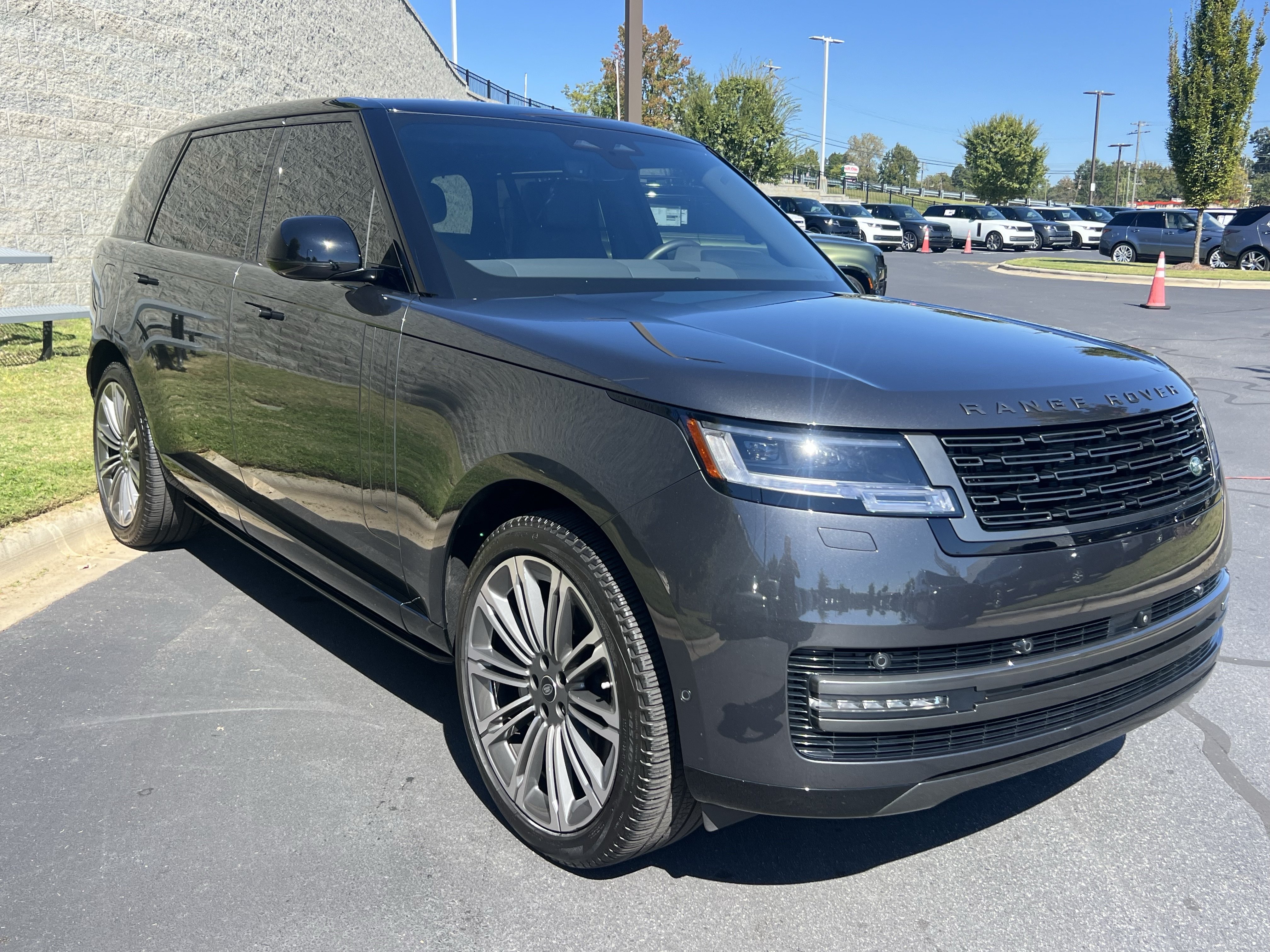 Certified 2024 Land Rover Range Rover Long Wheelbase SE AWD/4WD image 9